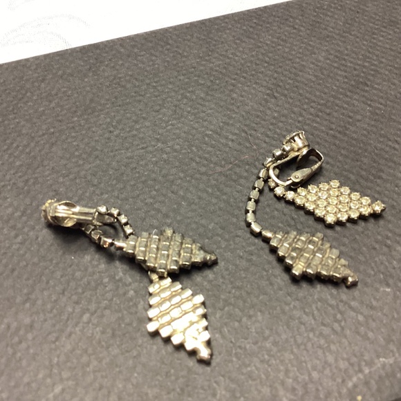 Vintage Rhinestone drop dangle earrings. Vintage BLING !!!MOMS COLLECTIONS 💃 - Picture 2 of 6
